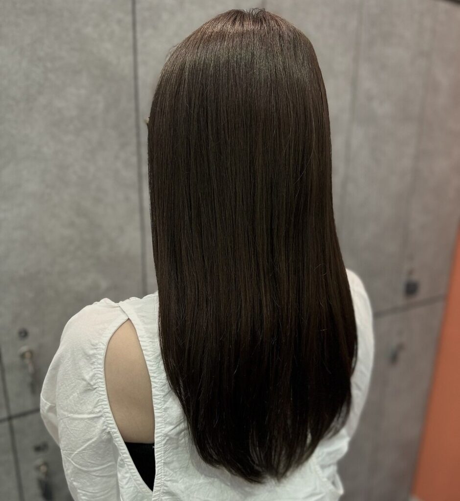 ASCHのストレートヘアのスタイル