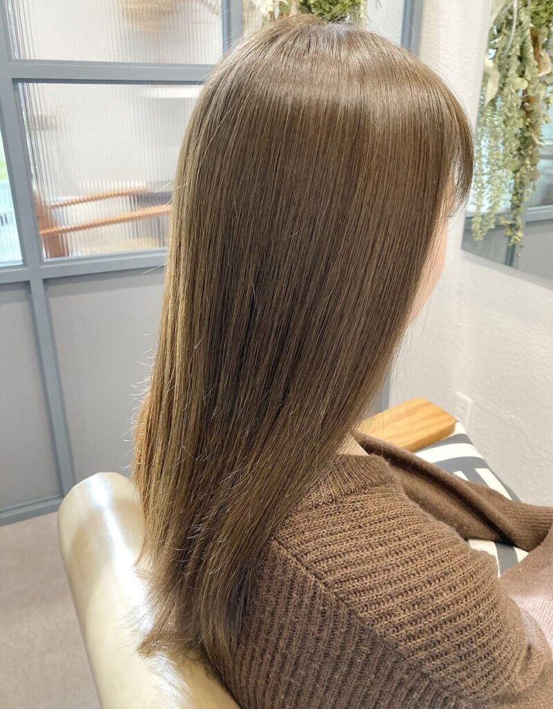 TiLL HAIRのストレートスタイル