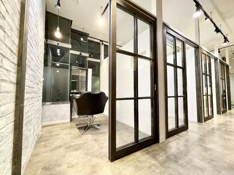 ARiA by ECLART 池袋西口店の個室型の店内写真