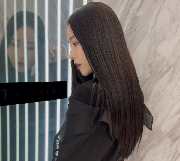 ARiA TWiN by ECLART 池袋西口店のストレートヘアスタイル