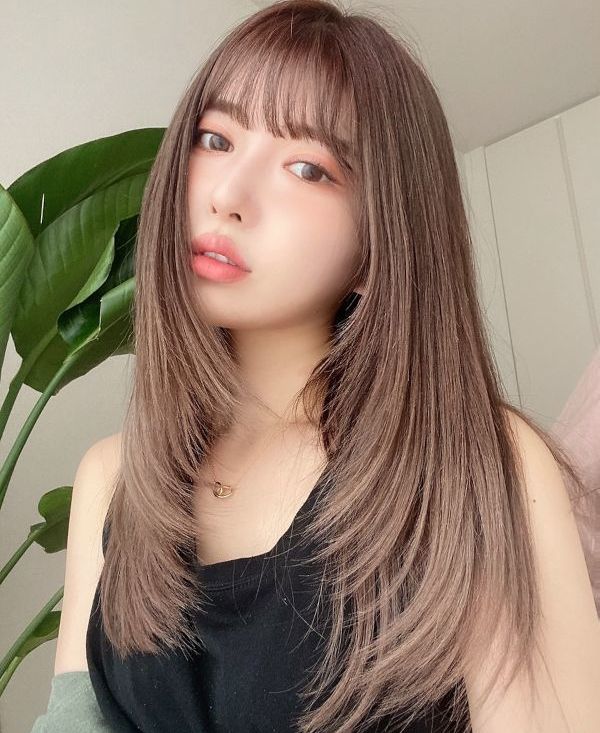 Lapisのストレートヘアスタイル