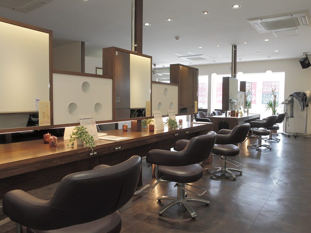 サロンズ ヘアの店内写真