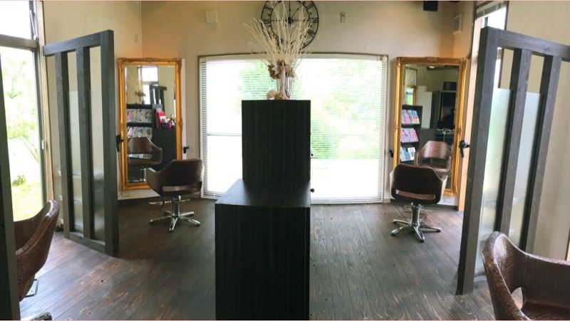 Sotirasの落ち着いた空間の店内