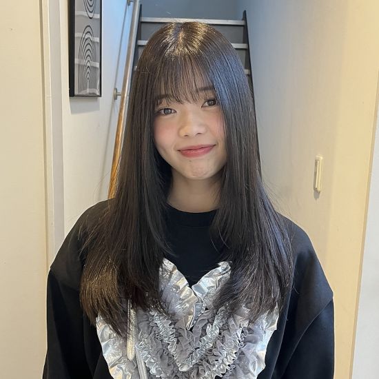 黒髪ロングストレートの女性の写真