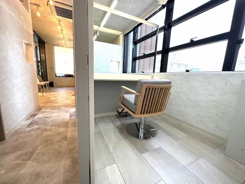 髪質改善が得意な津田沼の美容室の店内写真