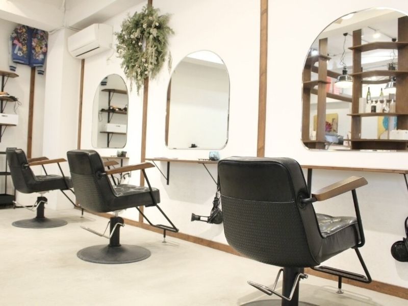 ROUIS produced by LUCK 津田沼の店内写真