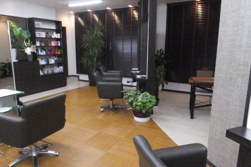 WOMAN Pureのシンプルな店内