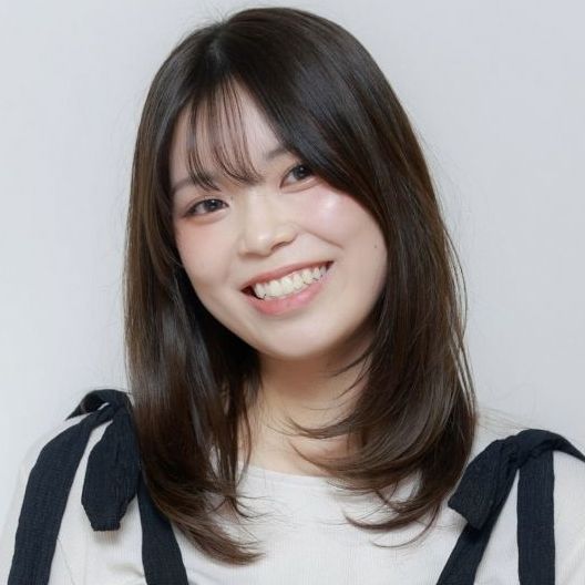 CHAINON赤羽店のつややかなミディアムスタイル