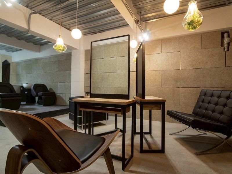 Salon de A’ la'iseのシックな店内写真