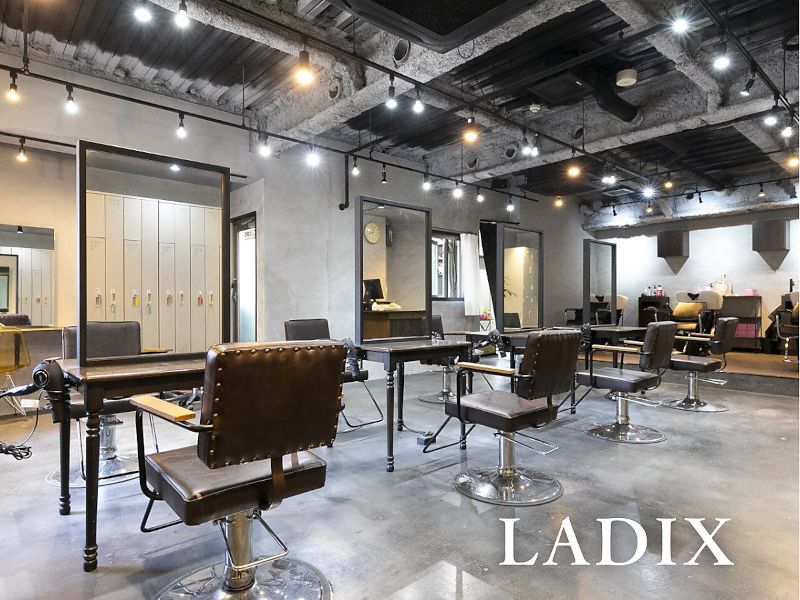 LADiX 三宮（ラディックス　サンノミヤ）の店内